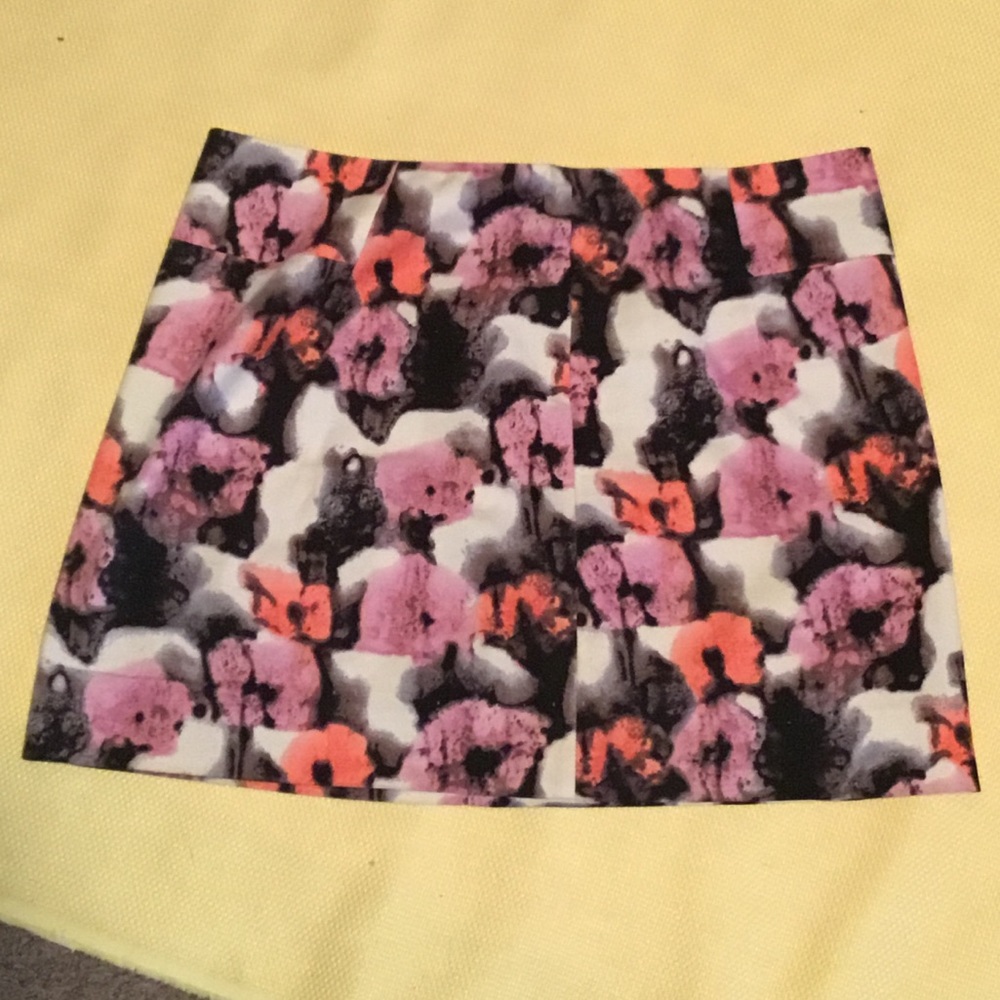 ♥️$17 SALE J.Crew floral mini skirt Sz. 8